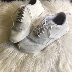white air max theta